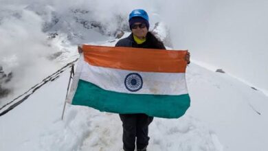 लखनऊ की पर्वतारोही पूर्वा धवन ने 5,826 मीटर ऊंची रुद्रगैरा चोटी पर फहराया तिरंगा