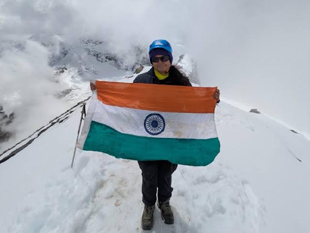 लखनऊ की पर्वतारोही पूर्वा धवन ने 5,826 मीटर ऊंची रुद्रगैरा चोटी पर फहराया तिरंगा लखनऊ की पर्वतारोही पूर्वा धवन ने 5,826 मीटर ऊंची रुद्रगैरा चोटी पर फहराया तिरंगा