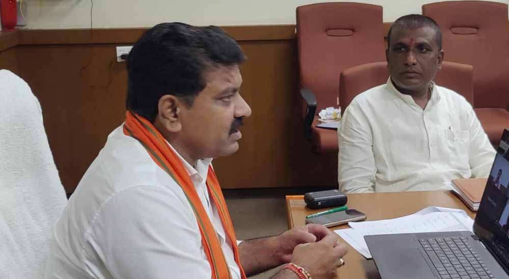 रायपुर : सेवा संकल्प अभियान- ‘आशीर्वाद का दीया’ कार्यक्रम की तैयारियों को लेकर उप मुख्यमंत्री विजय शर्मा ने की वर्चुअल समीक्षा