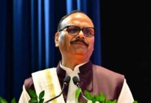 बहुत तेजी से तरक्की कर रहा उत्तर प्रदेश का वस्त्र उद्योग: ब्रजेश पाठक