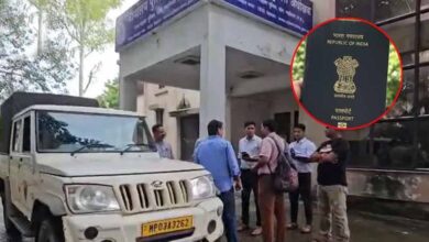 डबरा में बौद्ध भिक्षु बनकर रह रहे थे बांग्लादेशी, सत्यापन करने वालों को जारी होंगे नोटिस