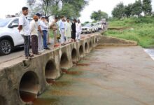प्रदूषित जल के प्रभाव एवं समाधान के लिए कलेक्टर-एसपी ने किया मेघनगर क्षेत्र का निरीक्षण