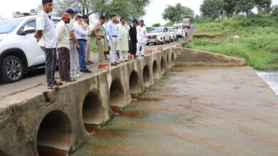 प्रदूषित जल के प्रभाव एवं समाधान के लिए कलेक्टर-एसपी ने किया मेघनगर क्षेत्र का निरीक्षण