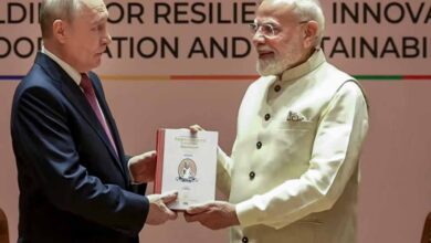 PM मोदी ने राष्ट्रपति पुतिन को दिया खास तोहफा, भेंट की तिरुक्कुरल की रूसी भाषा में अनुवादित किताब