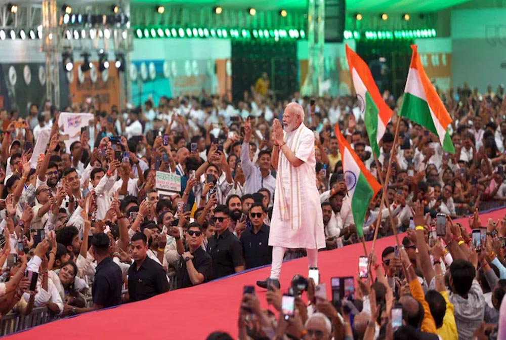 PM मोदी के मुंबई कार्यक्रम में सुरक्षा चूक! फर्जी PMO ID लेकर पहुंचा युवक, बॉडीगार्ड के पास मिली बंदूक