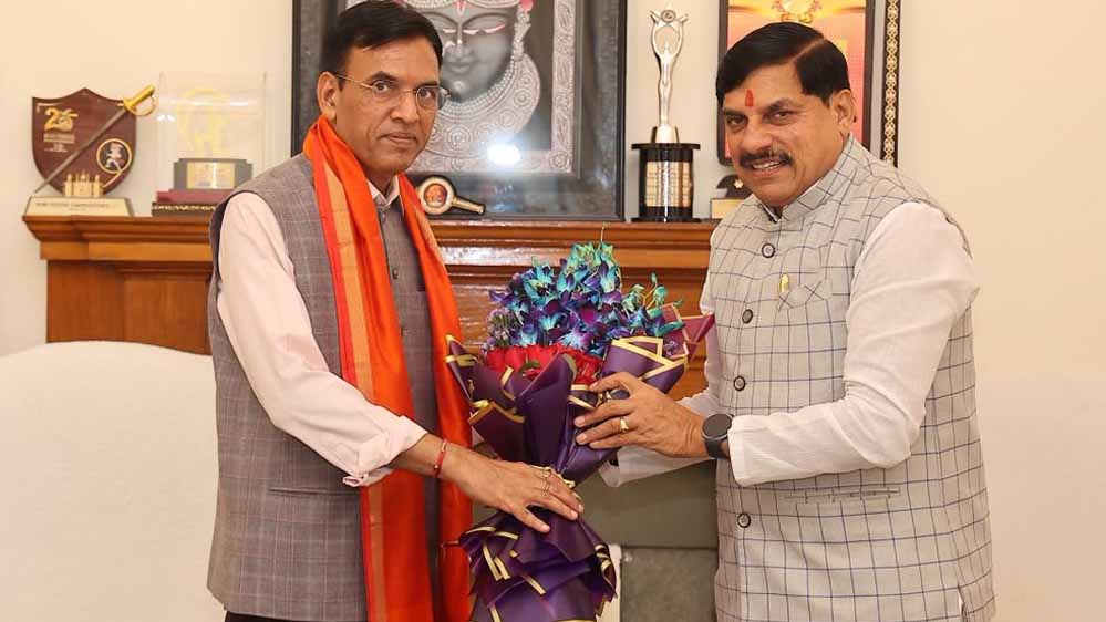 मुख्यमंत्री डॉ. यादव ने केंद्रीय श्रम एवं रोज़गार तथा युवा कार्य खेल मंत्री मांडविया से की सौजन्य भेंट