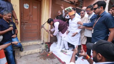 जिस घर में जन्मे, छोटे से बड़े हुए, खेले-कूदे…,’ कहते-कहते भावुक हुए सीएम डॉ. यादव, अपने ही घर पर आखिर क्यों चलाई गैंती? जिस घर में जन्मे, छोटे से बड़े हुए, खेले-कूदे…,’ कहते-कहते भावुक हुए सीएम डॉ. यादव, अपने ही घर पर आखिर क्यों चलाई गैंती?