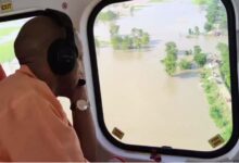 तटबंध का कुछ हिस्सा टूटने से बाढ़ प्रभावित इलाकों का हवाई सर्वेक्षण किया मुख्यमंत्री योगी आदित्यनाथ ने
