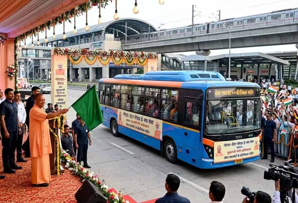 योगी सरकार की ग्रीन मोबिलिटी को मिली रफ्तार, नोएडा में 100 ई-बसों का शानदार प्रदर्शन