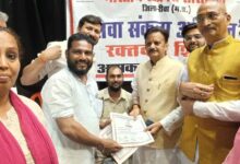 रक्तदान महादान, पीड़ित मानवता की सेवा का महत्वपूर्ण माध्यम: उप मुख्यमंत्री शुक्ल