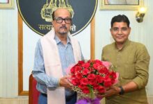 राज्यपाल  रमेन डेका से मंत्री टंकराम वर्मा ने की सौजन्य भेंट