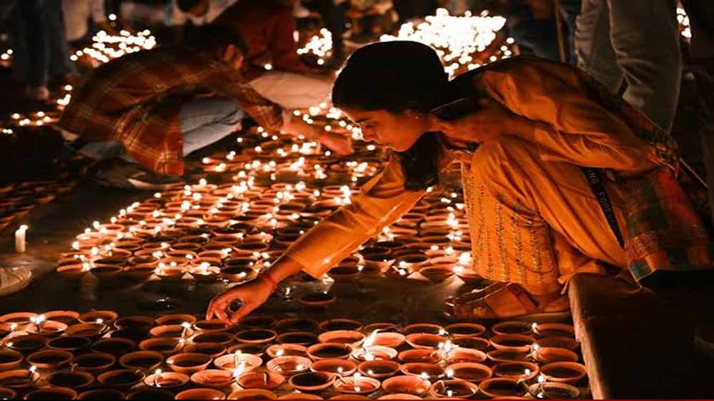 उज्जैन में दीपोत्सव की तैयारी, शिप्रा घाटों पर जलेंगे 35 लाख दीपक; 3 हजार पुलिसकर्मी तैनात उज्जैन में दीपोत्सव की तैयारी, शिप्रा घाटों पर जलेंगे 35 लाख दीपक; 3 हजार पुलिसकर्मी तैनात