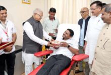 राज्यपाल पटेल ने लोकभवन में रक्तदान-स्वास्थ्य शिविर का किया शुभारंभ, 370 लोग हुए शामिल