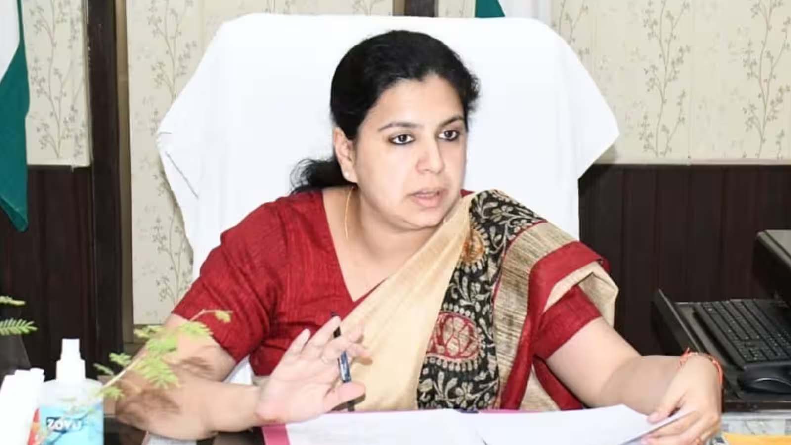 पूर्व IAS दिव्या मित्तल के इस्तीफे के बाद बढ़ी हलचल, 29 सितंबर को बताएंगी भविष्य का प्लान पूर्व IAS दिव्या मित्तल के इस्तीफे के बाद बढ़ी हलचल, 29 सितंबर को बताएंगी भविष्य का प्लान