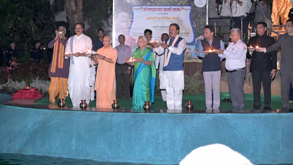 प्रेरणा स्थल पर जले आशीर्वाद के दीये, सीएम योगी ने शुरू किया सेवा संकल्प अभियान प्रेरणा स्थल पर जले आशीर्वाद के दीये, सीएम योगी ने शुरू किया सेवा संकल्प अभियान