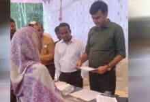 कलेक्टर ने रोजगार सहायक के विरुद्ध कार्यवाही करने के दिए निर्देश