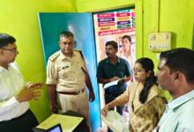 कलेक्टर एवं एसपी ने धनगवां सहकारी समिति का किया निरीक्षण