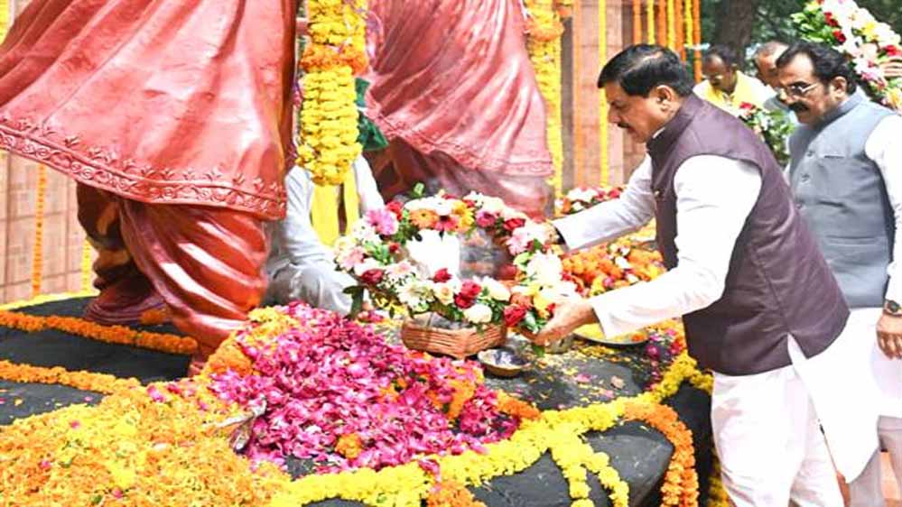 मुख्यमंत्री डॉ. यादव ने अमर शहीद राजा शंकर शाह एवं कुंवर रघुनाथ शाह को अर्पित की श्रद्धांजलि मुख्यमंत्री डॉ. यादव ने अमर शहीद राजा शंकर शाह एवं कुंवर रघुनाथ शाह को अर्पित की श्रद्धांजलि