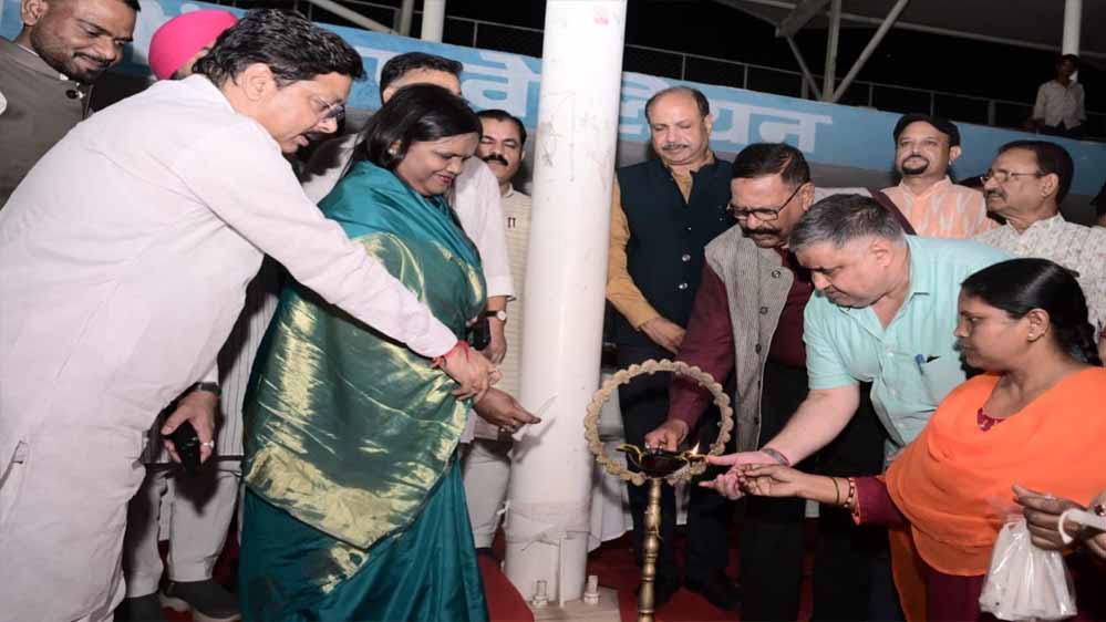 ‘आशीर्वाद का दीया’ से जगमगाया सरगुजा, सेवा और समर्पण का लिया गया संकल्प ‘आशीर्वाद का दीया’ से जगमगाया सरगुजा, सेवा और समर्पण का लिया गया संकल्प