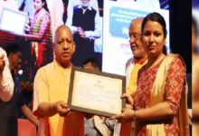 मुख्यमंत्री योगी आदित्यनाथ के हाथों नियुक्ति पत्र पाकर खिले अभ्यर्थियों के चेहरे, बोले- बिना भेदभाव मिली नौकरी