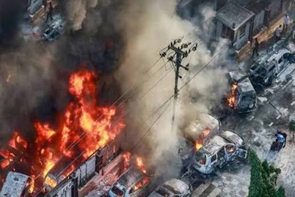 बांग्लादेश में 7 धमाकों से दहशत, 200 जगहों पर देसी बम मिलने से मचा हड़कंप