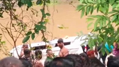 आगर-मालवा में दर्दनाक हादसा, नाले में गिरी कार; 3 बच्चों और 2 महिलाओं समेत 8 श्रद्धालुओं की मौत
