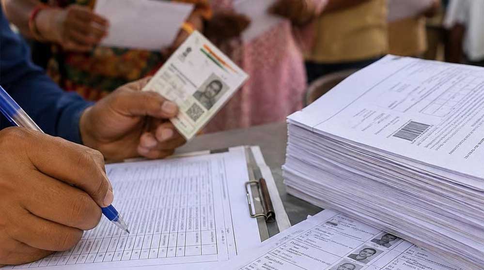 Maharashtra SIR Draft List से 2 करोड़ से ज्यादा नाम बाहर, जानें कैसे दोबारा पा सकते हैं वोट का अधिकार Maharashtra SIR Draft List से 2 करोड़ से ज्यादा नाम बाहर, जानें कैसे दोबारा पा सकते हैं वोट का अधिकार