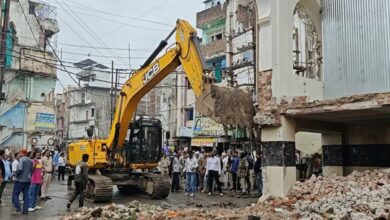 उज्जैन में सड़क चौड़ीकरण का बड़ा एक्शन, केडी गेट की मदीना मस्जिद का प्रभावित हिस्सा तोड़ा गया
