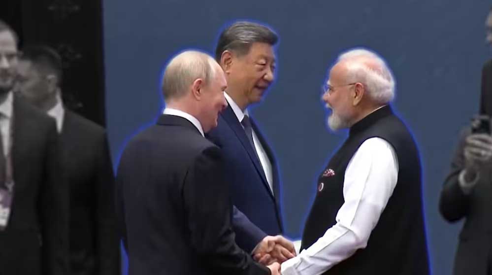 जिनपिंग-पुतिन से PM मोदी ने मिलाया हाथ, बगल से चुपचाप गुजर गए शहबाज शरीफ