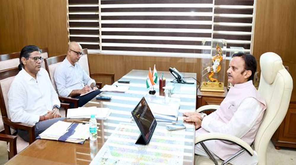 ड्यूटी पर तैनात चिकित्सक निर्धारित समय पर उपस्थित रहें: उप मुख्यमंत्री शुक्ल