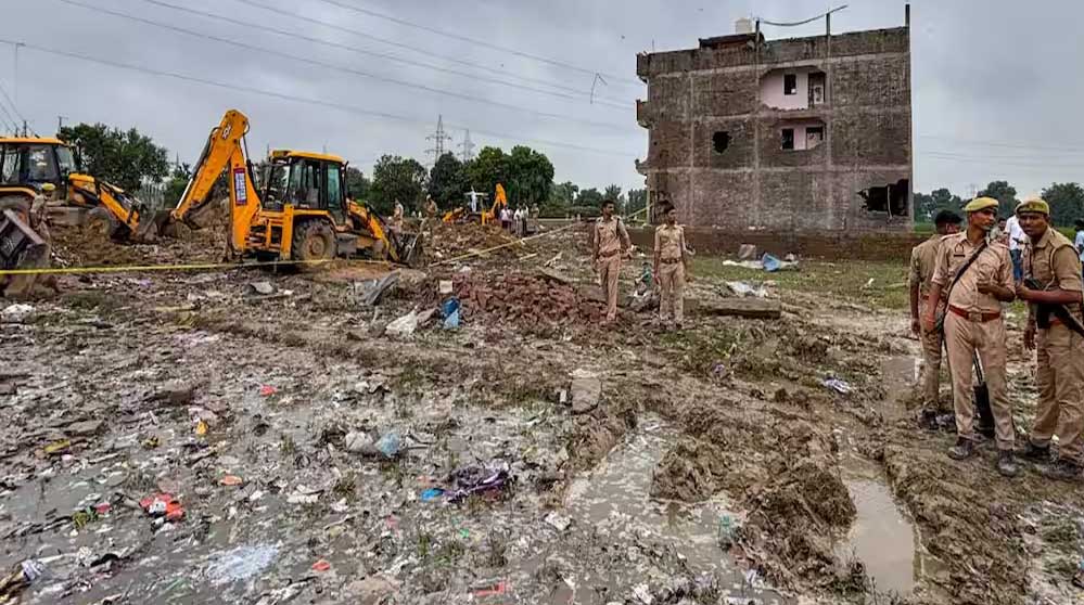 कौशांबी पटाखा फैक्ट्री ब्लास्ट में मौतों का आंकड़ा 15 पहुंचा, 9 पुलिसकर्मी सस्पेंड