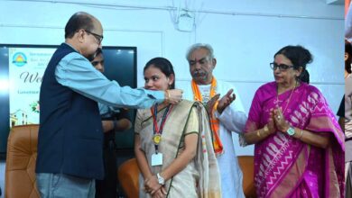 वर्तमान पर फोकस करें, निरंतर सीखते रहें और समाज के लिए योगदान दें-डेका