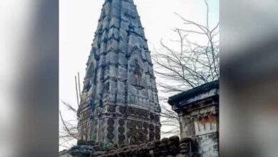 मदरसे के लिए मंदिर की जमीन पर कब्जे का आरोप, पाकिस्तान में 125 साल पुराना हिंदू मंदिर ढहाया