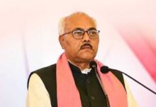 SP MLC के विवादित बयान से गरमाई UP की सियासत, बोले- अखिलेश कुत्ते के गले में घंटी बांध दें तो…