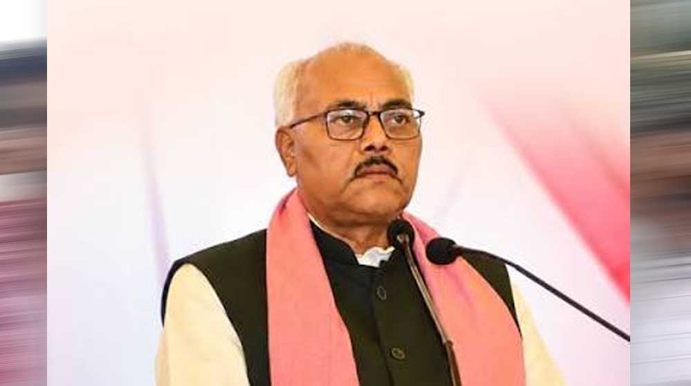 SP MLC के विवादित बयान से गरमाई UP की सियासत, बोले- अखिलेश कुत्ते के गले में घंटी बांध दें तो…