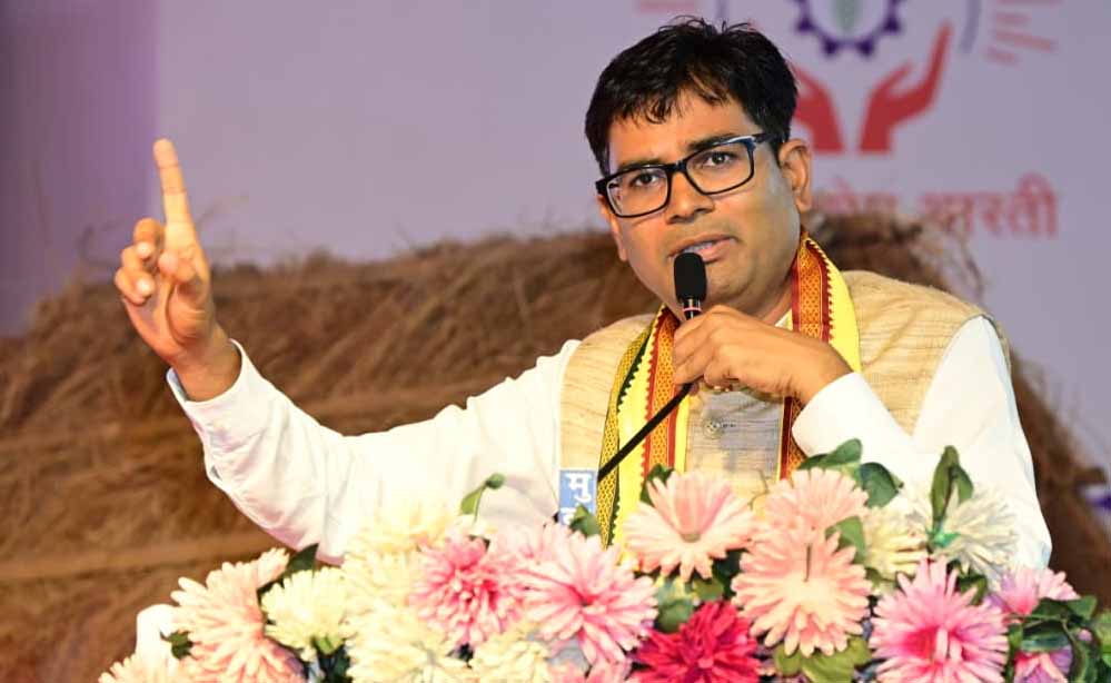 रायपुर : लघु उद्योगों और एमएसएमई को मजबूत बनाकर विकसित छत्तीसगढ़ के निर्माण का रोडमैप तैयार कर रही सरकार : वित्त मंत्री ओ.पी. चौधरी रायपुर : लघु उद्योगों और एमएसएमई को मजबूत बनाकर विकसित छत्तीसगढ़ के निर्माण का रोडमैप तैयार कर रही सरकार : वित्त मंत्री ओ.पी. चौधरी