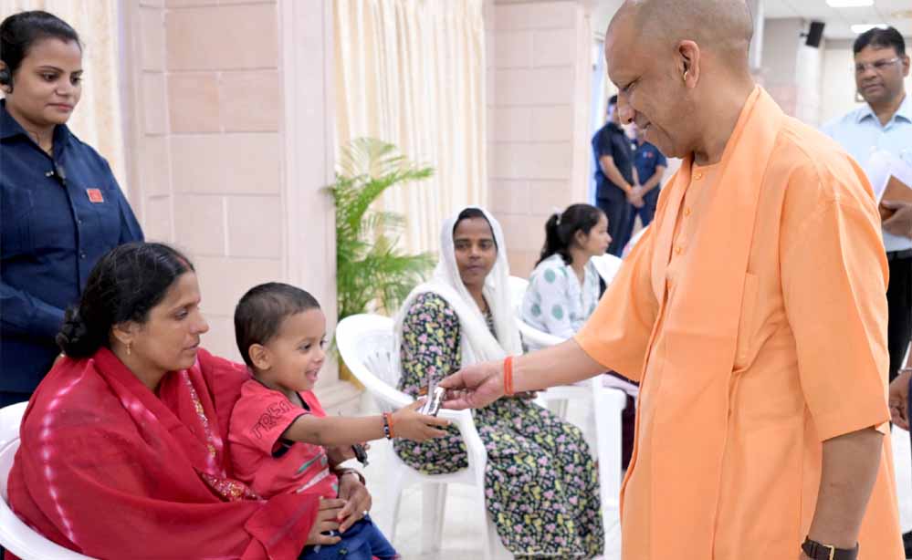 छोटी घटनाएं बड़ी न बनें, डीएम-एसपी रखें नजरः मुख्यमंत्री