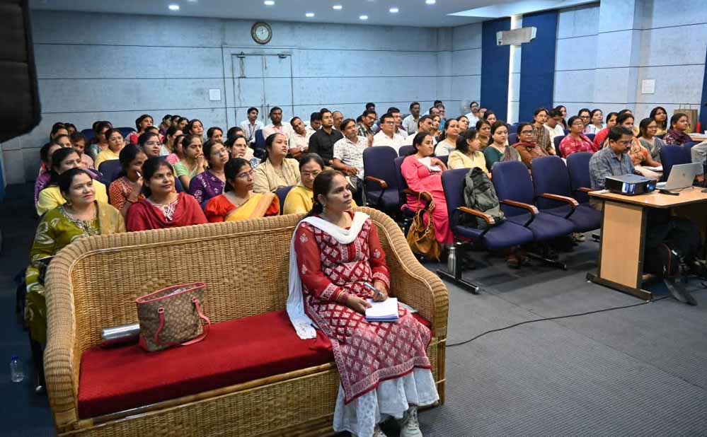 गणित के डर को आकर्षण में बदलने गतिविधि आधारित शिक्षण पर शिक्षकों को मिला व्यावहारिक प्रशिक्षण गणित के डर को आकर्षण में बदलने गतिविधि आधारित शिक्षण पर शिक्षकों को मिला व्यावहारिक प्रशिक्षण