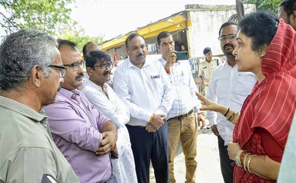 राज्यमंत्री (स्वतंत्र प्रभार) गौर ने अवधपुरी में किया सड़कों का निरीक्षण राज्यमंत्री (स्वतंत्र प्रभार) गौर ने अवधपुरी में किया सड़कों का निरीक्षण