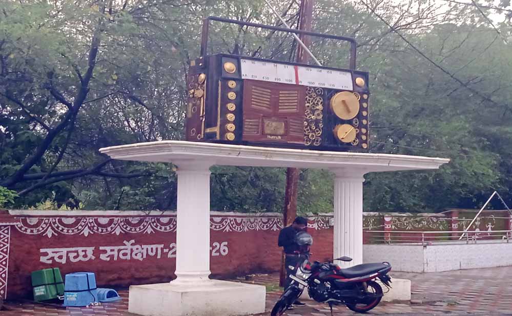 सागर के चौराहों की बदली सूरत, कबाड़ से बनी कलाकृतियों ने बढ़ाई सुंदरता सागर के चौराहों की बदली सूरत, कबाड़ से बनी कलाकृतियों ने बढ़ाई सुंदरता