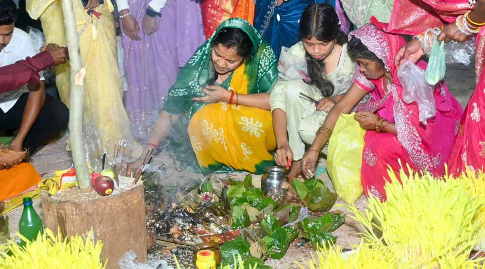 करमा पूजा में शामिल हुईं मंत्री लक्ष्मी राजवाड़े, प्रकृति, संस्कृति और लोकपरंपराओं के संरक्षण का दिया संदेश करमा पूजा में शामिल हुईं मंत्री लक्ष्मी राजवाड़े, प्रकृति, संस्कृति और लोकपरंपराओं के संरक्षण का दिया संदेश