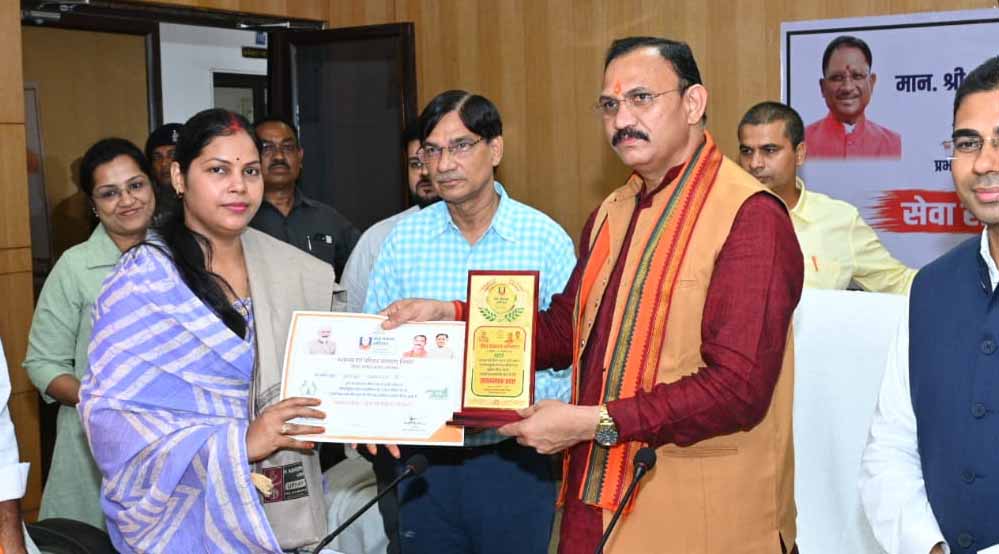 रायपुर : सेवा संकलल्प अभियान अंतर्गत सभी कार्यक्रमों का बेहतर आयोजन सुनिश्चित हो -कैबिनेट मंत्री जायसवाल रायपुर : सेवा संकलल्प अभियान अंतर्गत सभी कार्यक्रमों का बेहतर आयोजन सुनिश्चित हो -कैबिनेट मंत्री जायसवाल