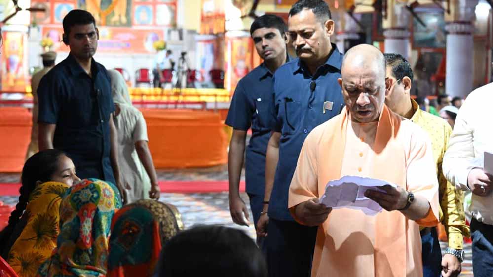 कब्जामुक्त कराएं जमीन, दबंगों को सिखाएं कानूनी सबक: मुख्यमंत्री कब्जामुक्त कराएं जमीन, दबंगों को सिखाएं कानूनी सबक: मुख्यमंत्री