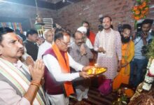 मुख्यमंत्री विष्णु देव साय ने मदकूद्वीप के प्राचीन मंदिरों में की पूजा-अर्चना