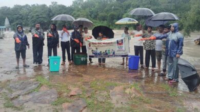 सेवा मेरा योगदान’ अभियान के तहत जल स्रोतों की साफ-सफाई सेवा मेरा योगदान’ अभियान के तहत जल स्रोतों की साफ-सफाई