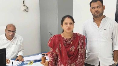 अपने नाम जमीन की रजिस्ट्री पर महिला किसान चंद्रकांता को 9,510 रुपये की राहत