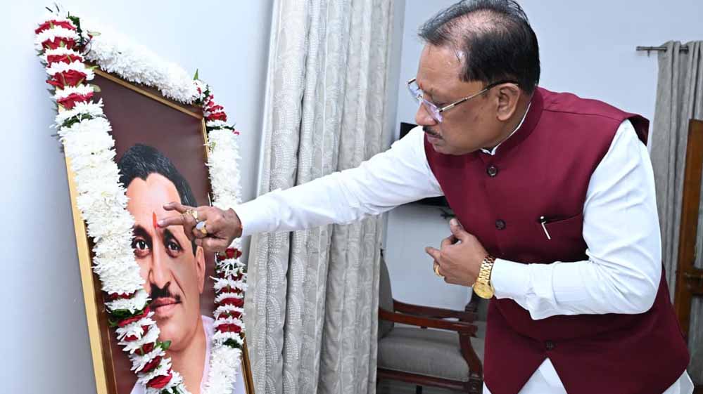 मुख्यमंत्री विष्णुदेव साय ने पंडित दीनदयाल उपाध्याय की जयंती पर उन्हें किया नमन मुख्यमंत्री विष्णुदेव साय ने पंडित दीनदयाल उपाध्याय की जयंती पर उन्हें किया नमन