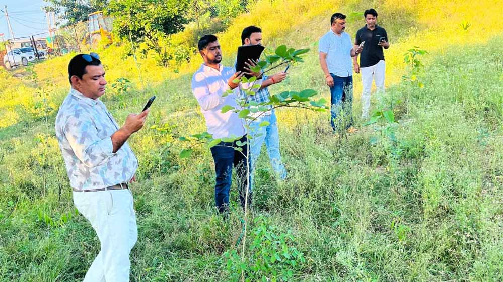 महिलाओं ने संवारा हरित अभियान, 2170 पौधों की अब जियो ट्रैकिंग से होगी निगरानी महिलाओं ने संवारा हरित अभियान, 2170 पौधों की अब जियो ट्रैकिंग से होगी निगरानी