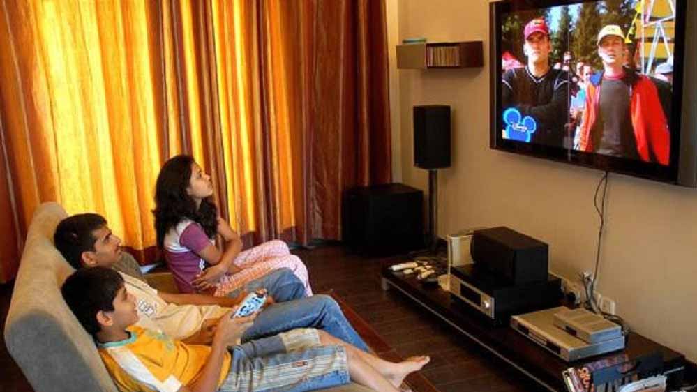 FREE में TV देखना पड़ेगा महंगा? TRAI ला सकता है नया नियम, Smart TV यूजर्स को लग सकता है झटका