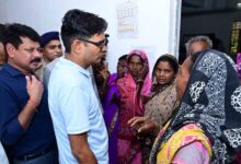 बाढ़ की मुश्किल घड़ी में अपनों के बीच पहुंचे वित्त मंत्री ओ.पी. चौधरी